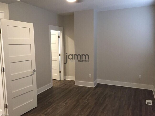 Building Photo - 1960 Randall Rd