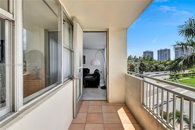 Building Photo - 3180 S Ocean Dr