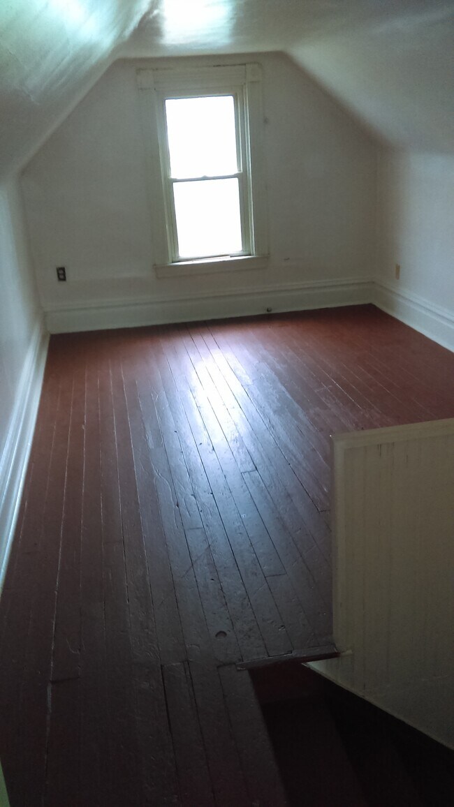 Attic1rm - 630 Minnesota St