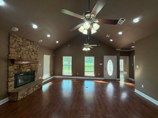 Building Photo - 48399 Alack Ln