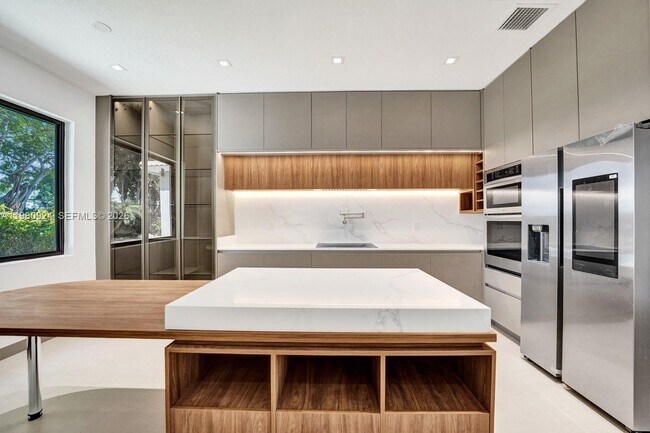 Building Photo - 4100 E Gardenia Ave