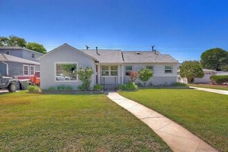 Building Photo - 8951 Linden Ln