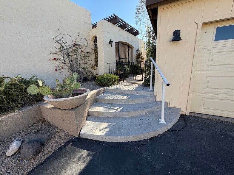 Building Photo - 37801 N Cave Creek Rd