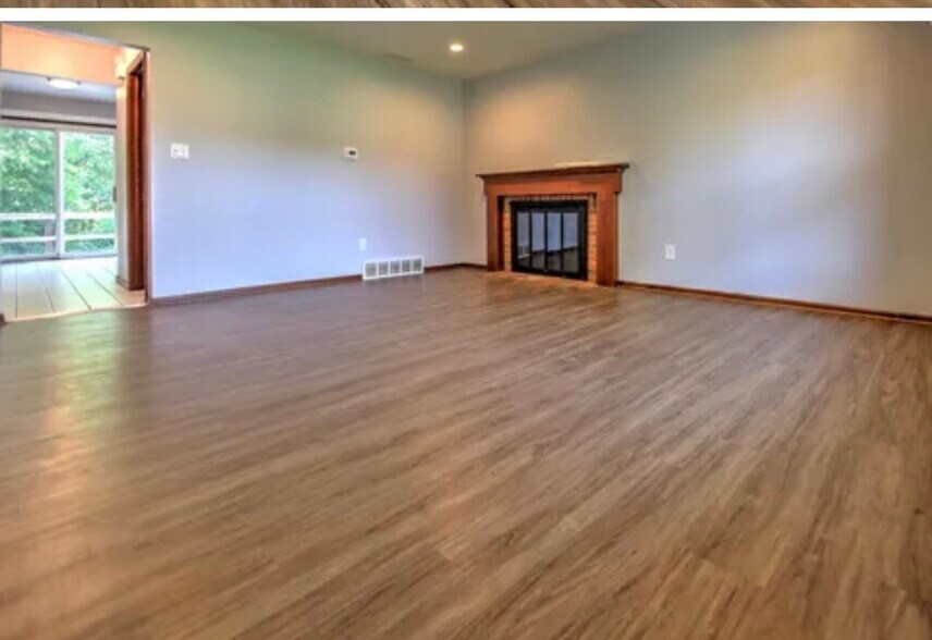 living room, wood burning fireplace - 8653 Refugee Rd