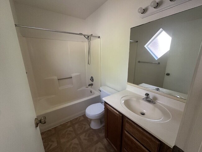 Building Photo - 13644 N Hamilton Dr