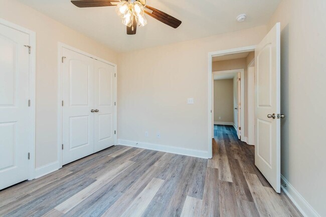 Building Photo - 122 Tabor Dr