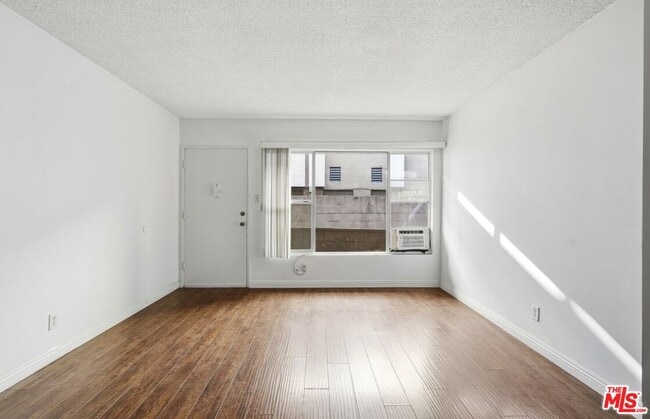 Building Photo - 1475 S Wooster St