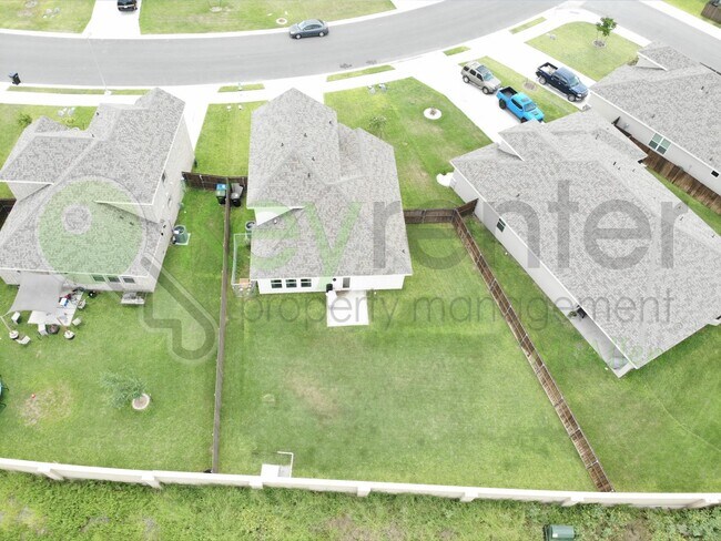 Building Photo - Beautiful 3B/2.5B Home in Mcallen ( Tres Lagos  Community )