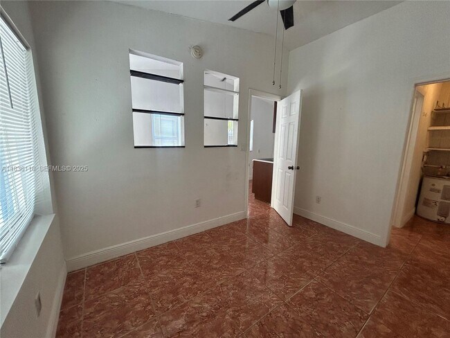 Building Photo - 110 NE 56th St