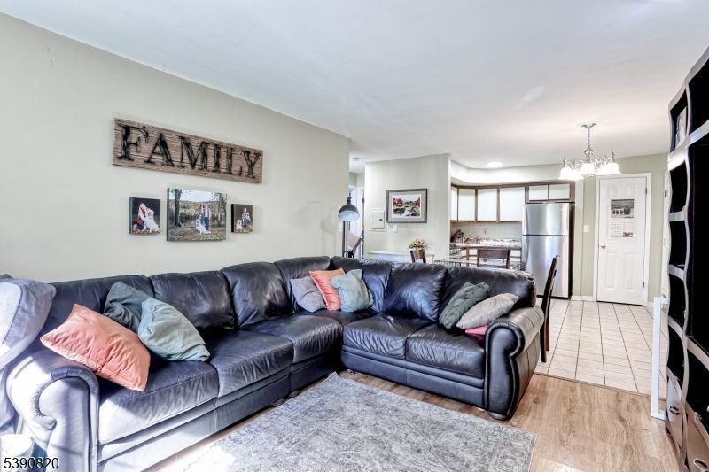 Building Photo - 2400 NE 10th St