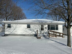 Building Photo - 130 Walnut St