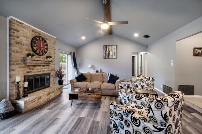 Building Photo - 2607 Lone Summit St