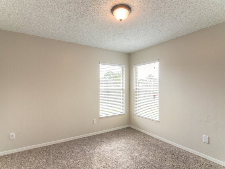 Building Photo - 1247 Holly Springs Cir