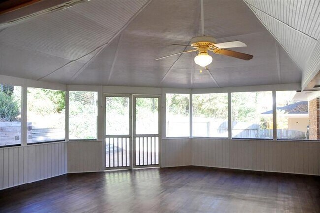 Building Photo - 1278 Fairhill Ln NE