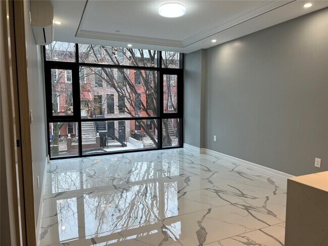 Building Photo - 163 MacDougal St