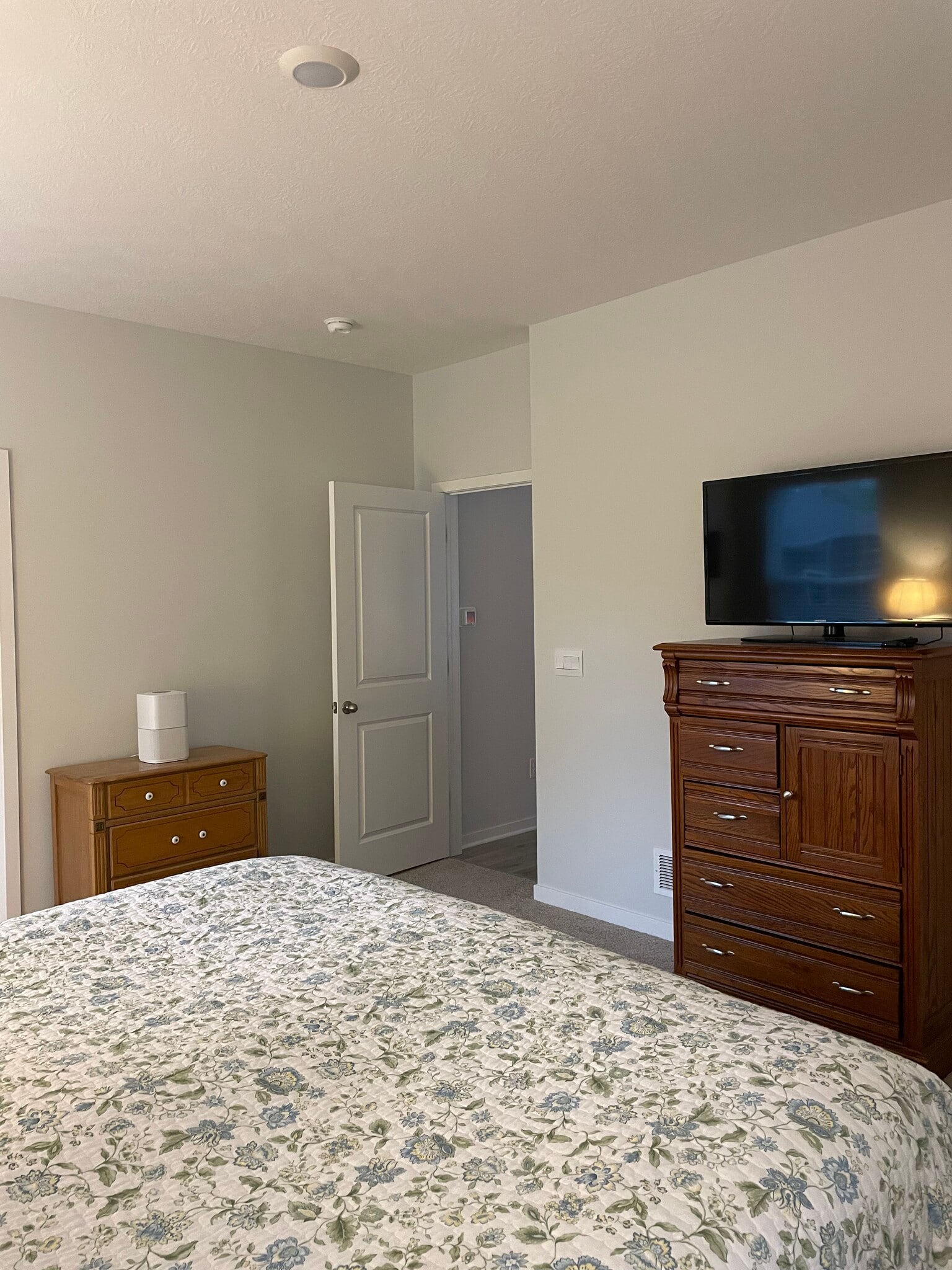 primary bedroom - 140 Oak Valley Ct