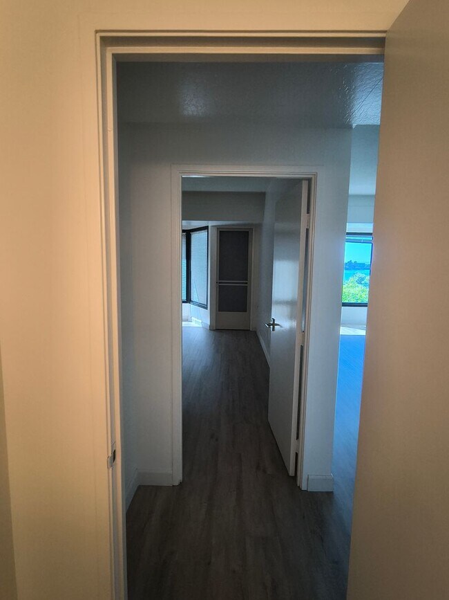 Building Photo - Newly Renovated Spacious 1BD/1 BA Property Available for Rent!!!