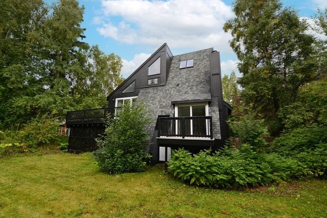 Primary Photo - 10890 Walnut Cir