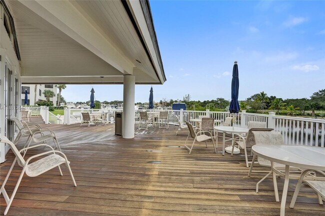 Building Photo - 925 Oak Harbour Dr