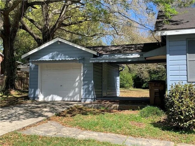 Building Photo - 3 Bedroom 1 Bathroom House in Mobile- FIRST MONTH RENT HALF OFF!!!