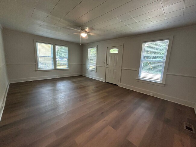 Building Photo - 2 Bedroom House in Lexington near Main St