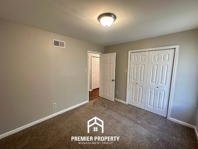 Building Photo - 4579 Blue Willow Rd