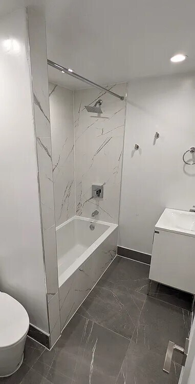 Building Photo - 191 Moffat St