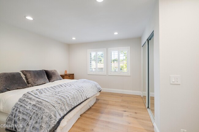 Building Photo - 885 Rim Crest Dr