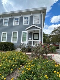 Building Photo - Charming 3 Bedroom/2 Bathroom with off str...