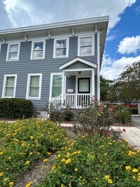 Building Photo - **FIRST MONTH RENT FREE**Charming 3 Bedroom/2 Bathroom with off street parking in Downtown Savann...