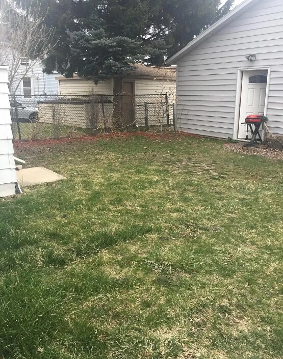 Building Photo - 1916 N Bartlett Ave