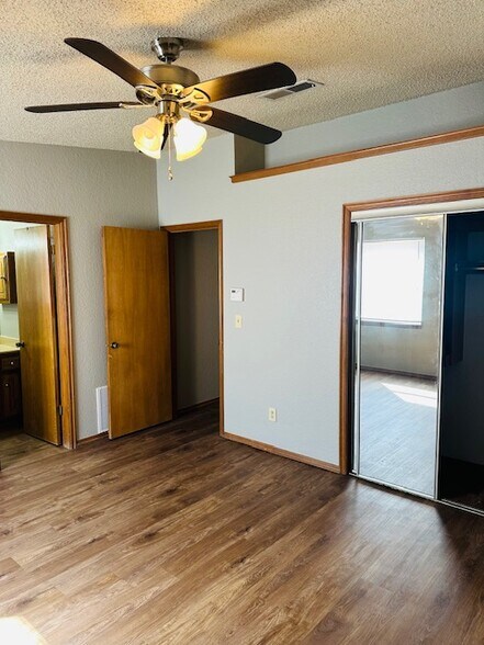 Building Photo - 600 Fire Light Dr