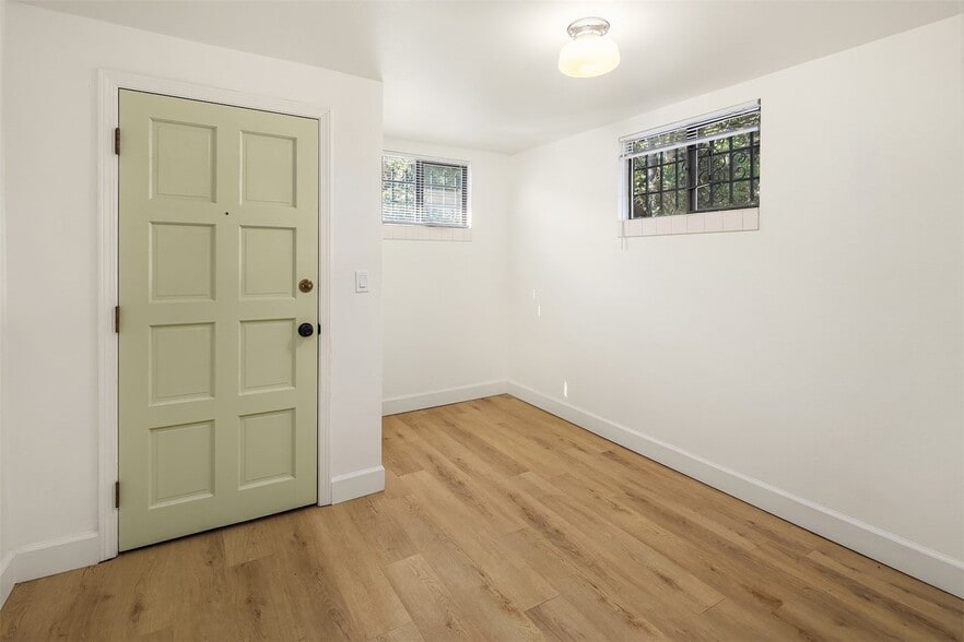 Building Photo - 909 4th Ave N