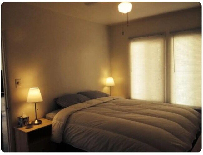 Partial view of bedroom - 3990 Strandway