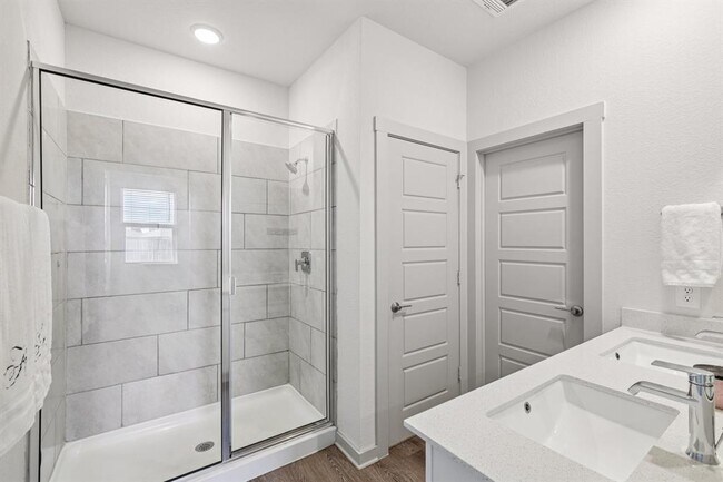 Building Photo - 523 Millbrook Blvd