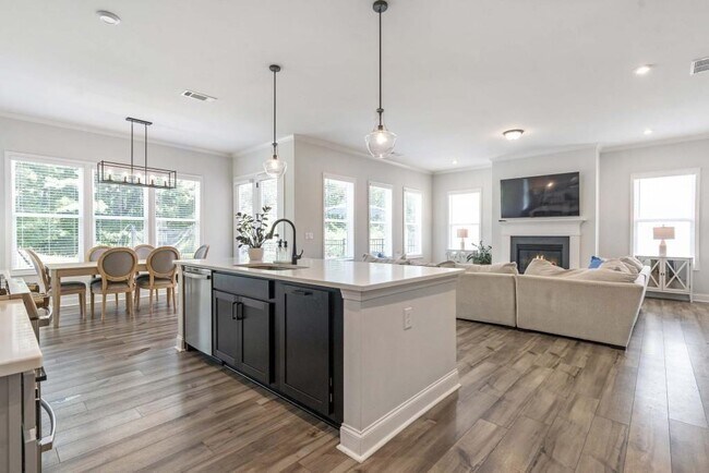 Building Photo - 2595 Whistler Wy NE