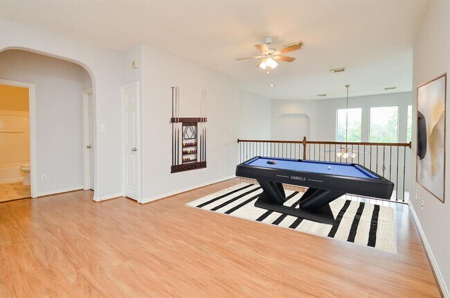 Building Photo - 3911 Fallsbrook Ct