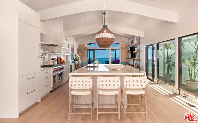 Building Photo - 27044 Malibu Cove Colony Dr