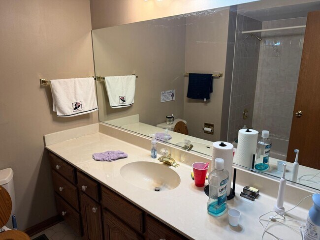 Building Photo - 229 Shea Dr