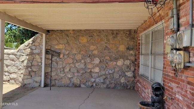 Building Photo - 1405 Cessna Dr