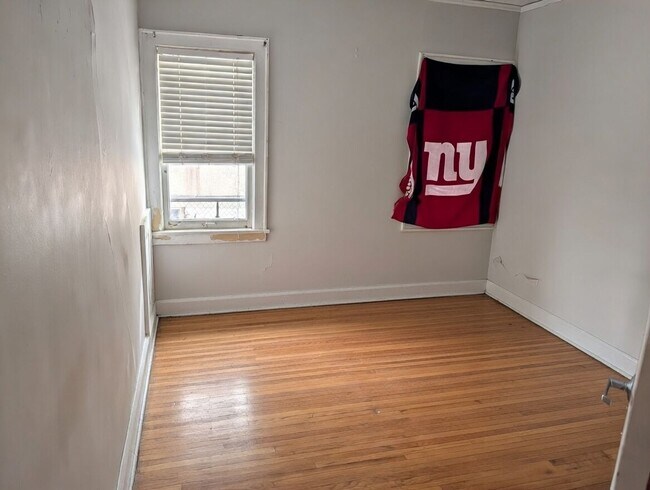 Building Photo - 3505 18th Ave S