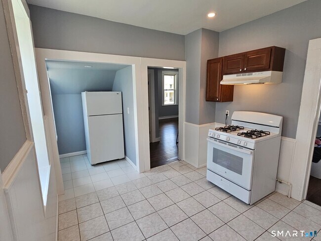 Building Photo - 301 Roosevelt Dr