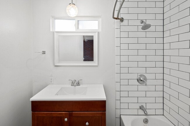 Building Photo - Charming 2-Bedroom 2 bath home with Modern Comforts in San Diego's Historic Mission Hills!