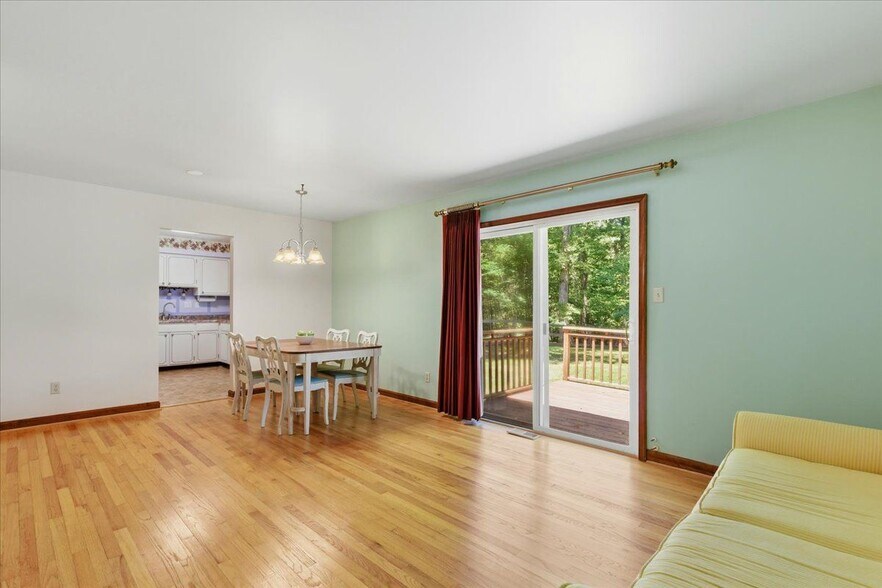 Building Photo - 45320 Barefoot Dr
