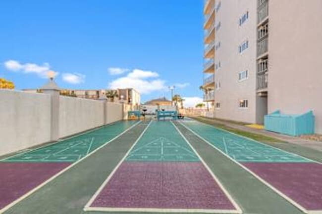 Building Photo - 5004 S Thomas Dr