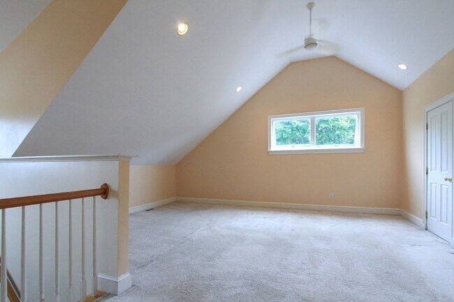 Building Photo - 6 Adams St