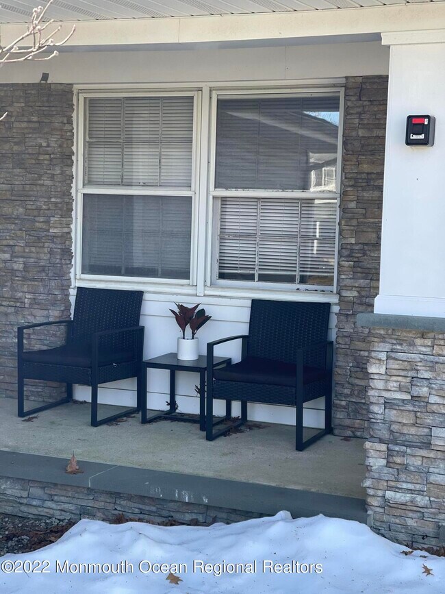 Building Photo - 3 Windsor Dr