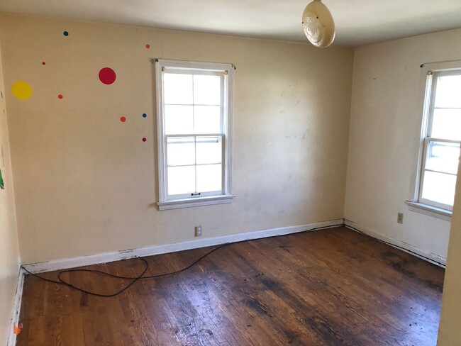 Building Photo - 3 BED 1 BATH SINGLE FAMILY HOME IN MAPLE H...