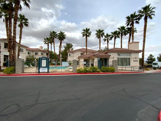 Summerlin 2 Bed / 2 Bath Ground floor Condo w/Fireplace - Summerlin  2 Bed / 2 Bath Ground floor Condo w/Fireplace