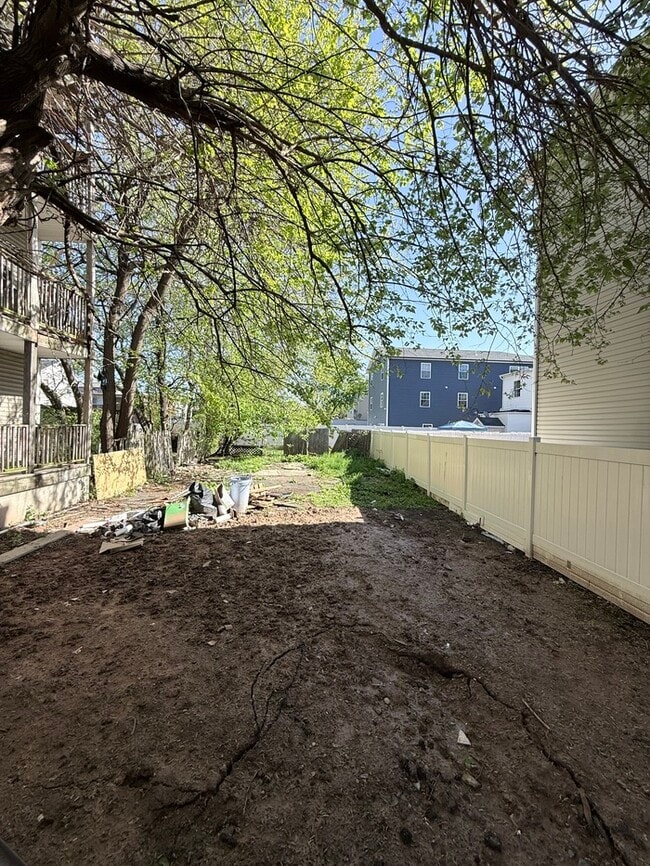 Building Photo - 1069 Mary St